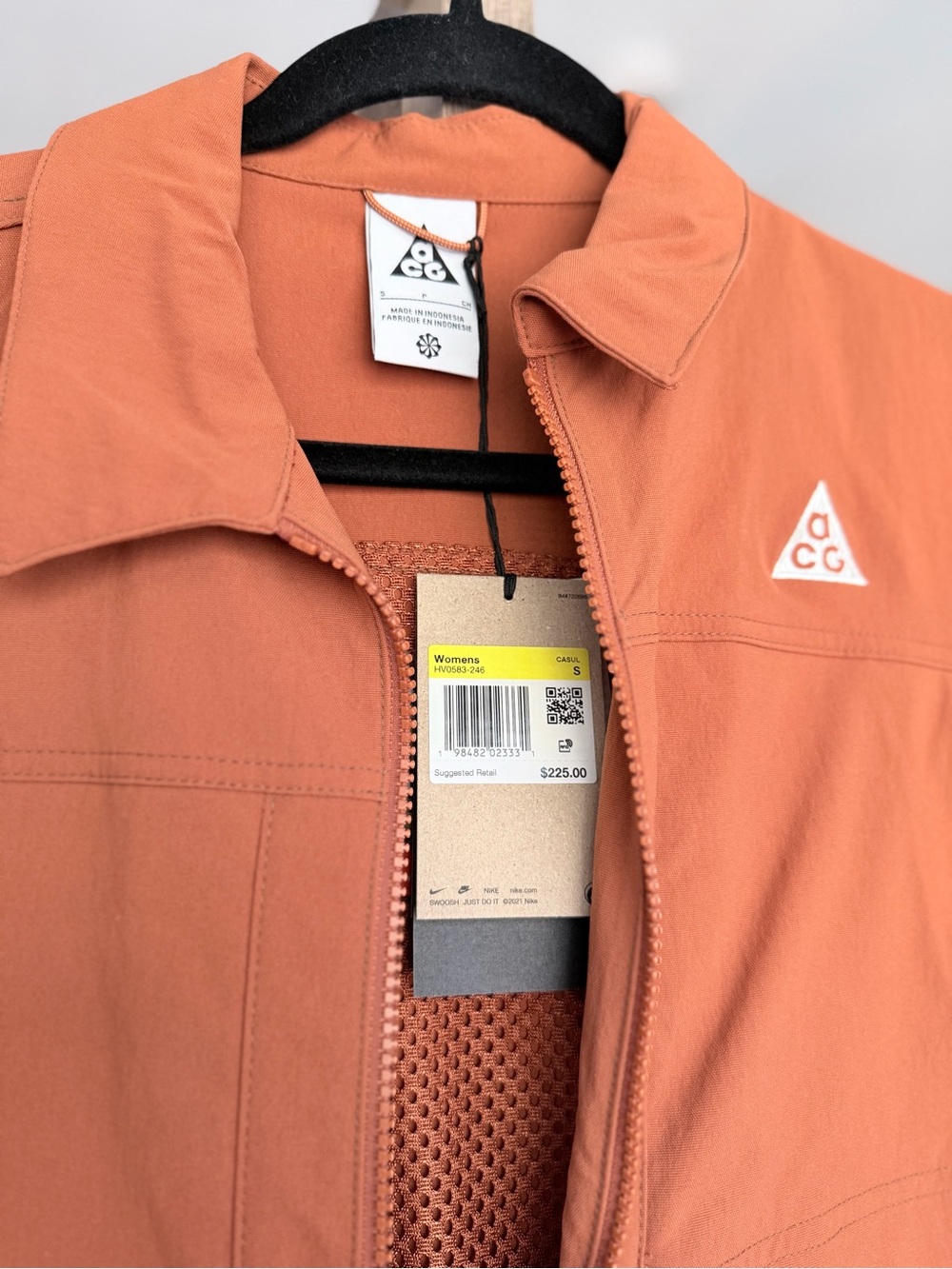 Nike ACG Orange Water Resistant Workwear Jacket - Picture 3 of 3